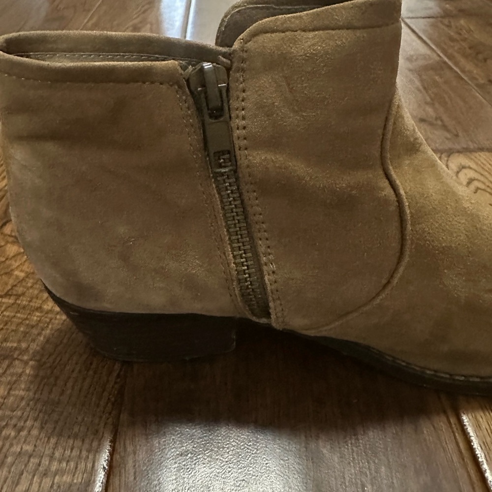 Steve Madden Prizzze Suede Ankle Zip Buckle Block Heel Booties, Taupe, Size 7. - Picture 14 of 15